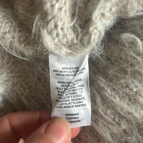 Leith Fuzzy Alpaca 🦙 Wool Cardigan - Picture 4 of 4